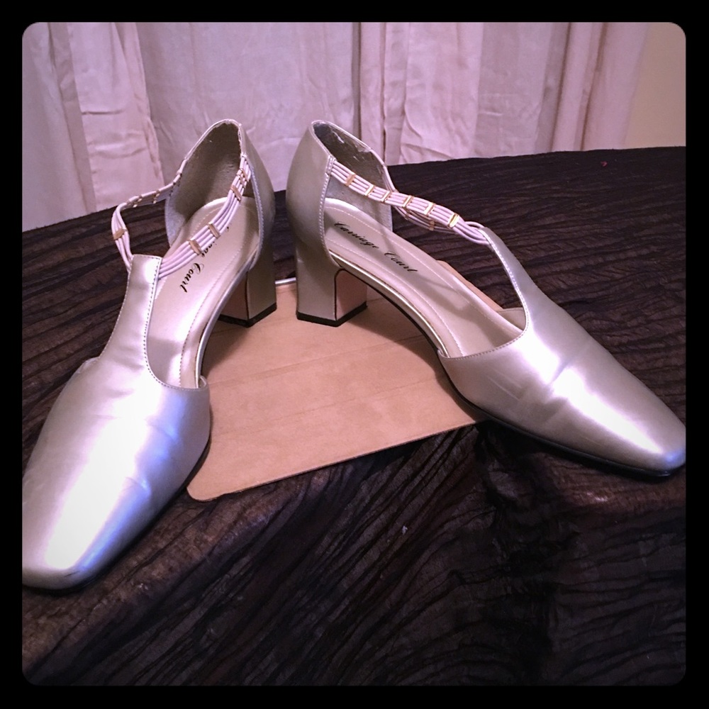 Conservative dress shoe